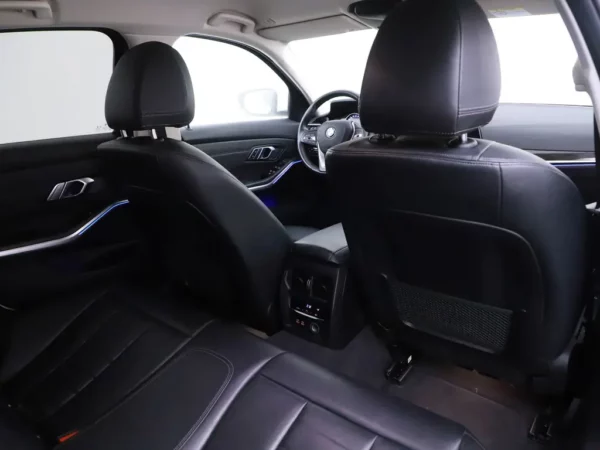 BMW 3-serie 320i High Executive (4-drs Sedan)