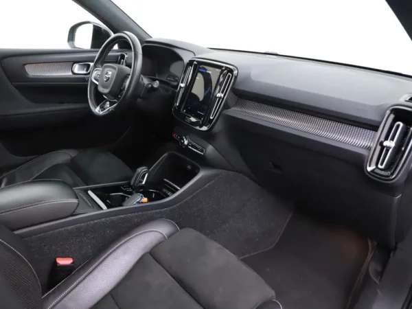 Photo 23 of 30 of YV1XZEDVEM2481671 Volvo XC40 Recharge P8 AWD R-Design LED