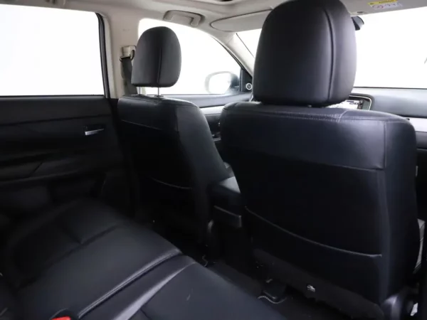 Photo 23 of 31 of JMBXDGG2WEZ002903 Mitsubishi Outlander 2.0 PHEV Instyle