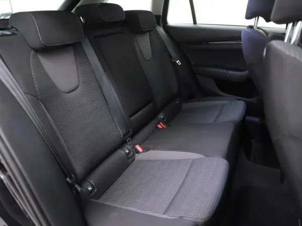 Photo 23 of 32 of TMBJR7NX0LY013295 Skoda Octavia Combi 1.5 TSI First Edition Winterpakket