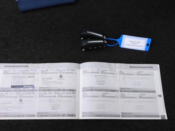 Photo 24 of 28 of VF3MRHNSJKL032587 Peugeot 5008 1.2 PureTech Allure Navi