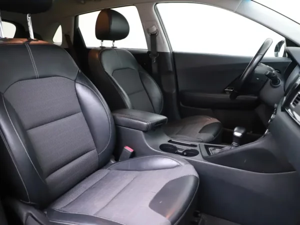 Photo 24 of 30 of KNACC81CGK5296178 Kia Niro 1.6 GDi Hybrid DynamicLine (5-drs