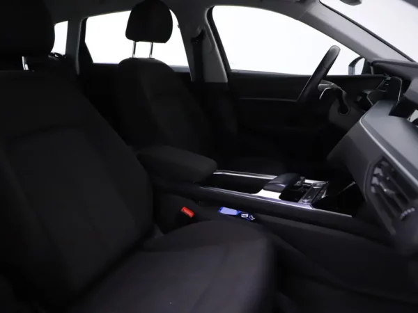 Photo 24 of 30 of WAUZZZGE6LB039975 Audi e-tron 50 quattro edition 71 kWh