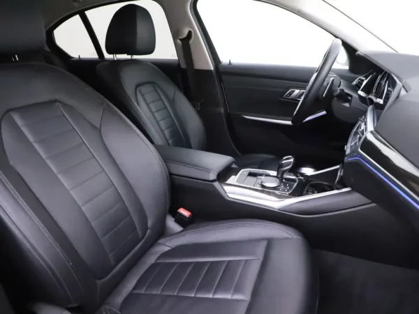 BMW 3-serie 320i High Executive (4-drs Sedan)