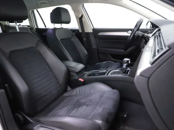 Photo 24 of 30 of WVWZZZ3CZJE189716 Volkswagen Passat Variant 1.4 TSI GTE (5-drs