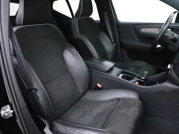 Photo 24 of 30 of YV1XZEDVEM2481671 Volvo XC40 Recharge P8 AWD R-Design LED