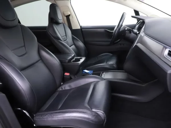 Photo 24 of 31 of 5YJXCCE22GF012440 Tesla Model X 90D Base 6p. LED