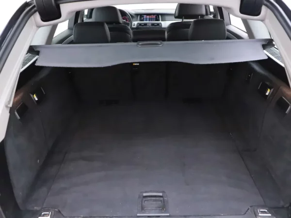 Photo 24 of 34 of WBA5G11040GC99540 BMW 5 Serie Touring 520i Aut. High Executive LED