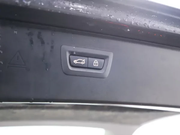 Photo 24 of 37 of WBA5G11060D177843 BMW 5 Serie Touring 520i High Executive Leder