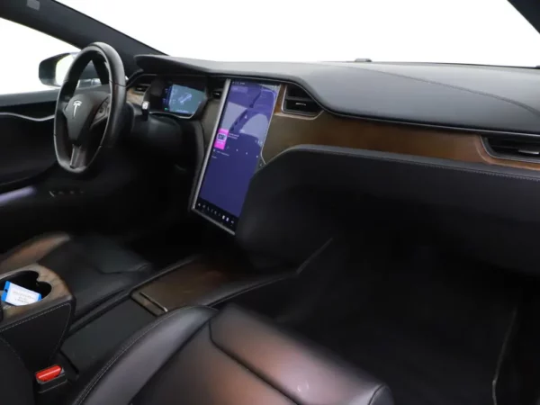 Photo 25 of 30 of 5YJSA7E29JF270906 Tesla Model S 75D Base PANO