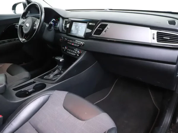 Photo 25 of 30 of KNACC81CGK5296178 Kia Niro 1.6 GDi Hybrid DynamicLine (5-drs