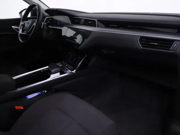 Photo 25 of 30 of WAUZZZGE6LB039975 Audi e-tron 50 quattro edition 71 kWh