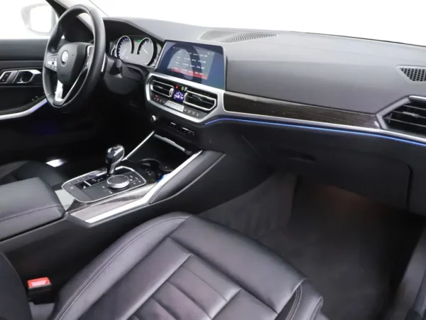 BMW 3-serie 320i High Executive (4-drs Sedan)