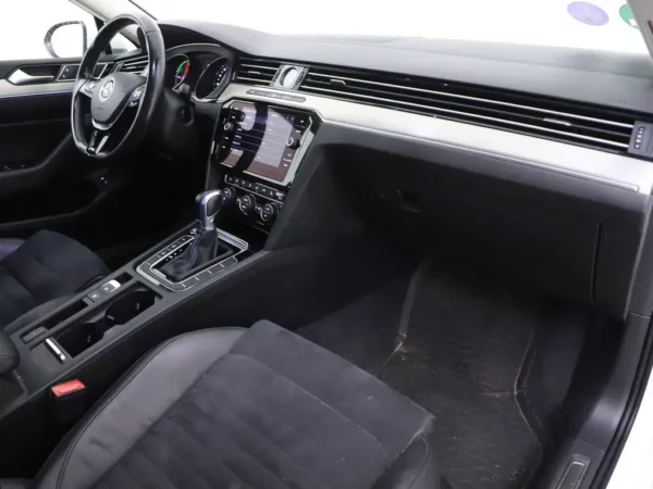 Photo 25 of 30 of WVWZZZ3CZJE189716 Volkswagen Passat Variant 1.4 TSI GTE (5-drs