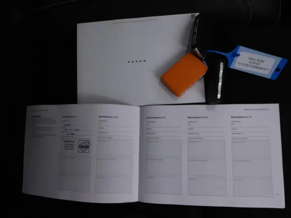 Photo 25 of 30 of YV1XZEDVEM2481671 Volvo XC40 Recharge P8 AWD R-Design LED