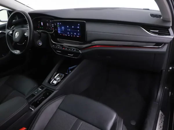 Photo 25 of 31 of TMBJW8NX1NY085740 Skoda Octavia Combi 1.4 TSI iV PHEV Business Plus