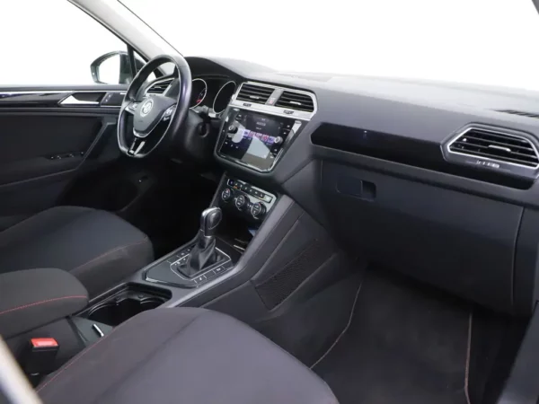 Photo 25 of 31 of WVGZZZ5NZJW355944 Volkswagen Tiguan 1.4 TSI DSG Comfortline Business