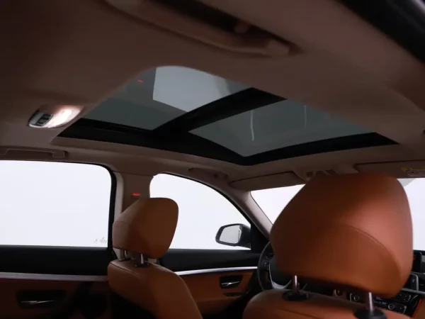 Photo 25 of 32 of WBA8X710X0G447283 BMW 3-serie Gran Turismo 330i GT High Executive Edition LED