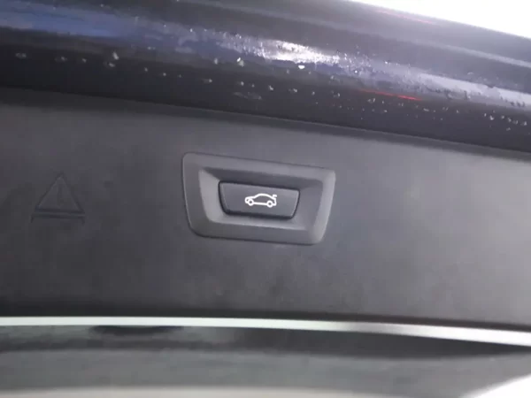 Photo 25 of 34 of WBA5G11040GC99540 BMW 5 Serie Touring 520i Aut. High Executive LED