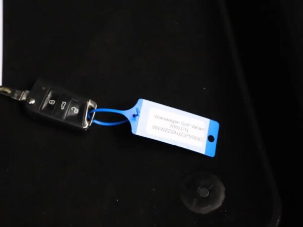 Photo 26 of 30 of WVWZZZAUZJP555503 Volkswagen Golf Variant 1.0 TSI Highline R-Line