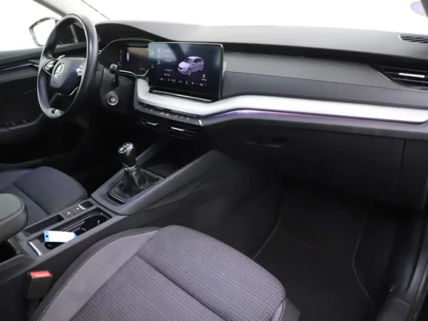 Photo 26 of 32 of TMBJR7NX0LY013295 Skoda Octavia Combi 1.5 TSI First Edition Winterpakket