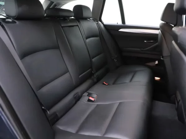 Photo 26 of 34 of WBA5G11040GC99540 BMW 5 Serie Touring 520i Aut. High Executive LED