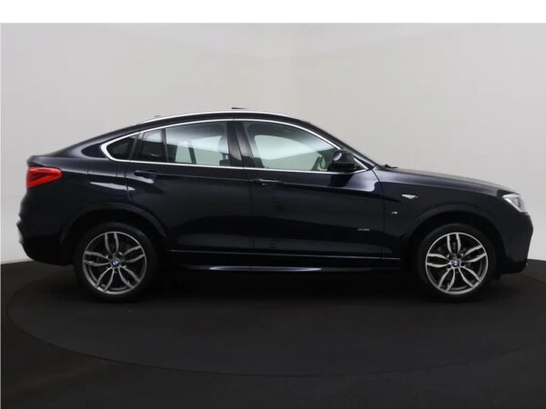 Photo 27 of 29 of WBAXW110900P42105 BMW X4 xDrive20i Aut. High Executive M-Sport