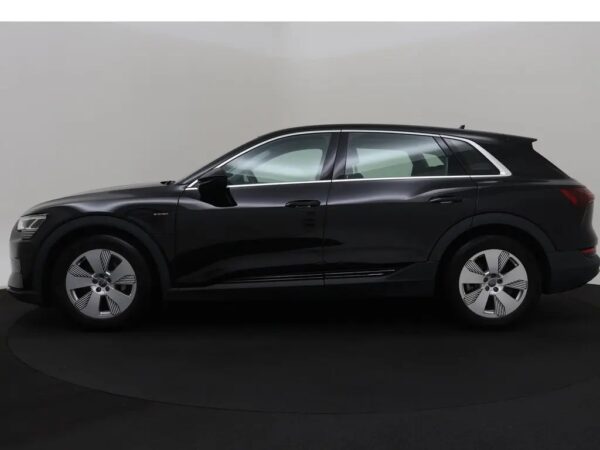 Photo 27 of 30 of WAUZZZGE6LB039975 Audi e-tron 50 quattro edition 71 kWh