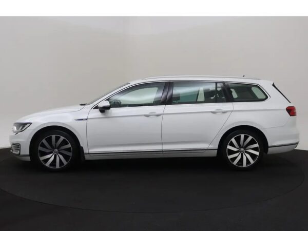 Photo 27 of 30 of WVWZZZ3CZJE189716 Volkswagen Passat Variant 1.4 TSI GTE (5-drs