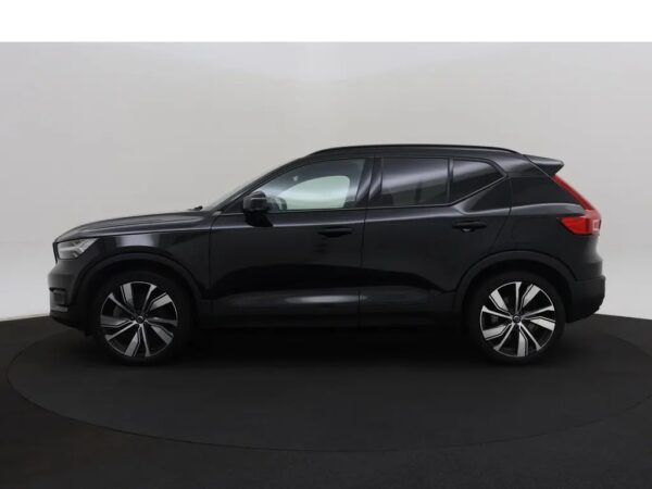 Photo 27 of 30 of YV1XZEDVEM2481671 Volvo XC40 Recharge P8 AWD R-Design LED