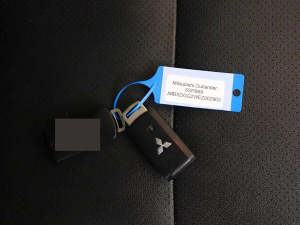 Photo 27 of 31 of JMBXDGG2WEZ002903 Mitsubishi Outlander 2.0 PHEV Instyle