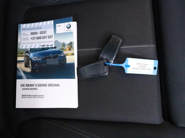 Photo 27 of 31 of WBA8A71040K742832 BMW 3-serie 330i Centennial High Executive Sport LED