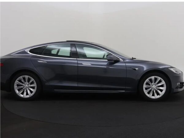 Photo 28 of 30 of 5YJSA7E29JF270906 Tesla Model S 75D Base PANO