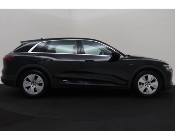 Photo 28 of 30 of WAUZZZGE6LB039975 Audi e-tron 50 quattro edition 71 kWh