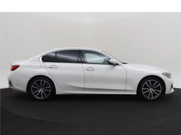 BMW 3-serie 320i High Executive (4-drs Sedan)