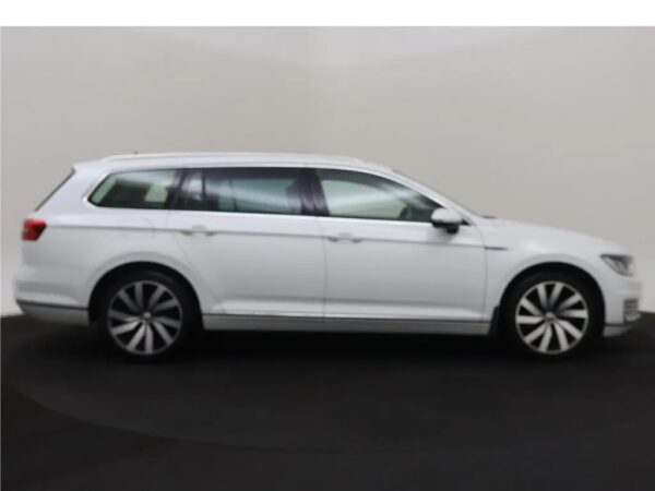 Photo 28 of 30 of WVWZZZ3CZJE189716 Volkswagen Passat Variant 1.4 TSI GTE (5-drs