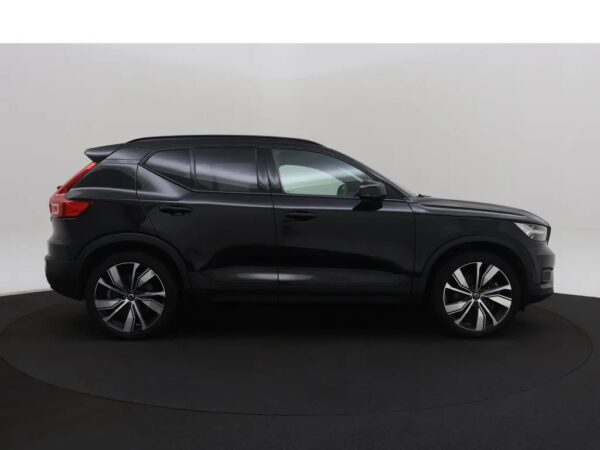 Photo 28 of 30 of YV1XZEDVEM2481671 Volvo XC40 Recharge P8 AWD R-Design LED