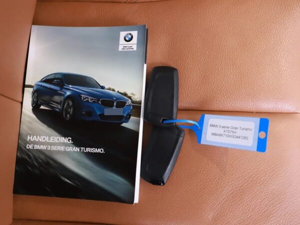 Photo 28 of 32 of WBA8X710X0G447283 BMW 3-serie Gran Turismo 330i GT High Executive Edition LED