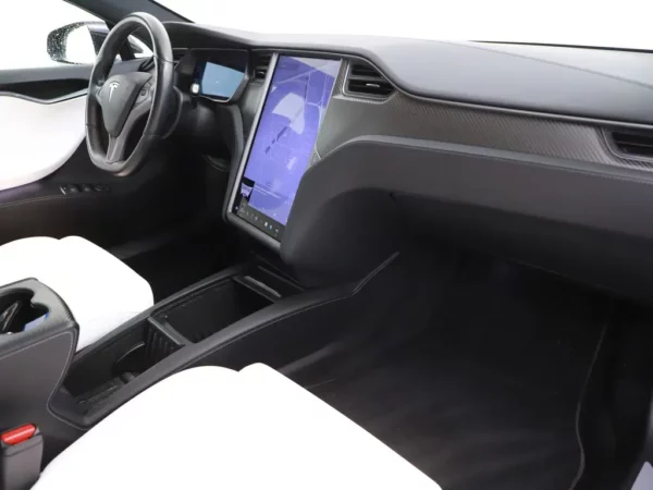 Photo 28 of 33 of 5YJSA7E26JF270000 Tesla Model S 100D (5-drs Hatchb.) Cruise