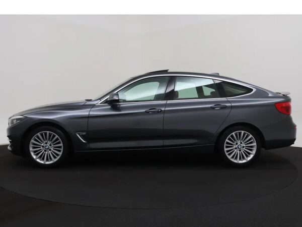 Photo 29 of 32 of WBA8X710X0G447283 BMW 3-serie Gran Turismo 330i GT High Executive Edition LED
