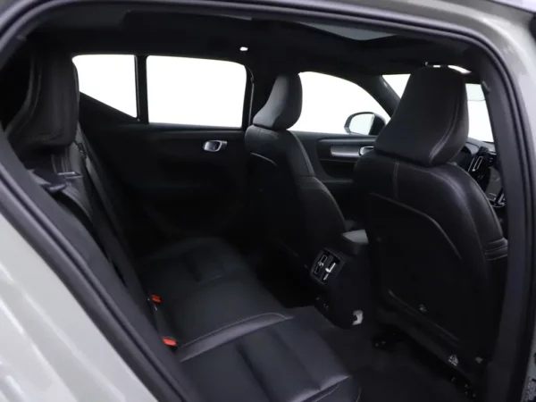 Photo 29 of 38 of YV1XZEDVEM2461653 Volvo XC40 Recharge P8 AWD R-Design