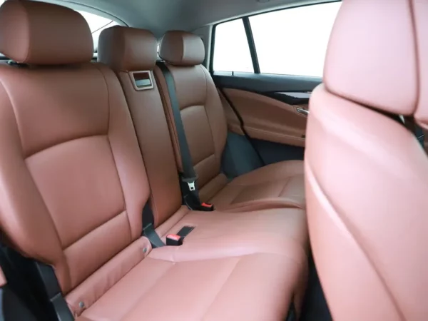 Photo 29 of 40 of WBASP61030DV47940 BMW 5 Serie Gran Turismo 530xd High Executive