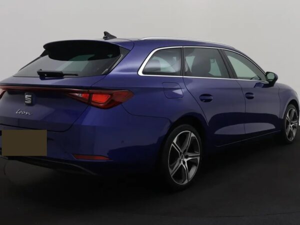 Photo 3 of 26 of VSSZZZKLZMR049700 SEAT Leon ST 1.5 eTSI DSG Style Launch Edition