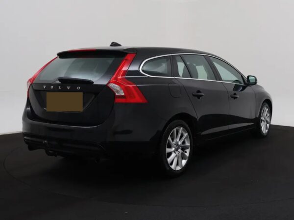 Photo 3 of 29 of YV1FW45C1F1253243 Volvo V60 1.6 T3 Momentum Nav