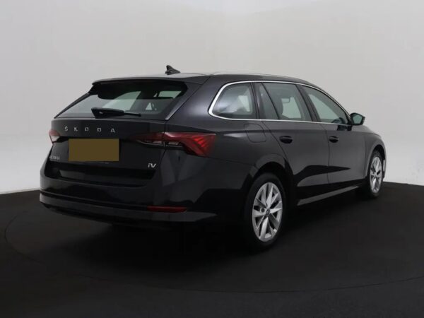 Photo 3 of 31 of TMBJW8NX1NY085740 Skoda Octavia Combi 1.4 TSI iV PHEV Business Plus