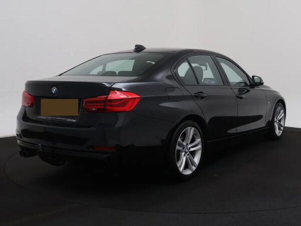 Photo 3 of 31 of WBA8A71040K742832 BMW 3-serie 330i Centennial High Executive Sport LED