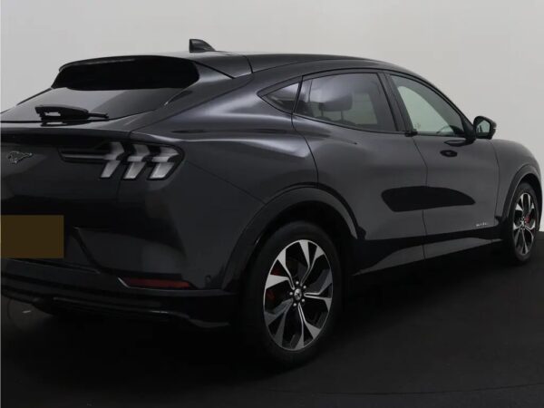 Ford Mustang Mach-E AWD 75 kWh LED