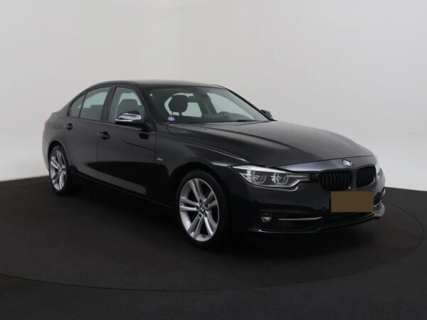 Photo 30 of 31 of WBA8A71040K742832 BMW 3-serie 330i Centennial High Executive Sport LED