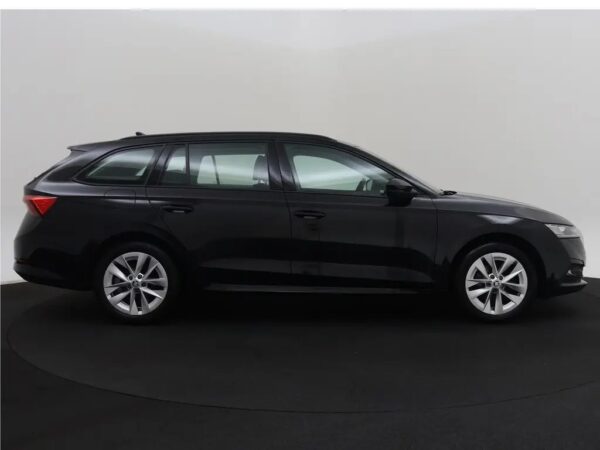 Photo 30 of 32 of TMBJR7NX0LY013295 Skoda Octavia Combi 1.5 TSI First Edition Winterpakket