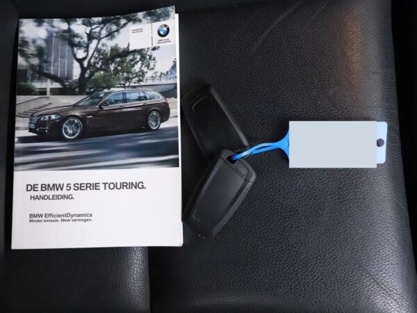Photo 30 of 34 of WBA5G11040GC99540 BMW 5 Serie Touring 520i Aut. High Executive LED
